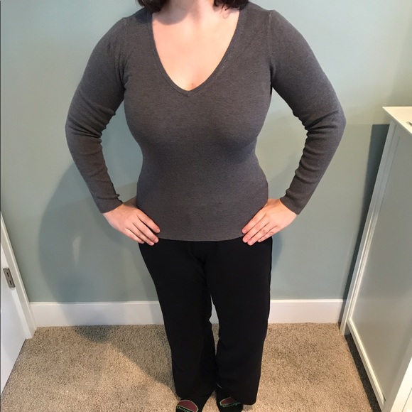 Ann Taylor gray v-neck lightweight sweater - Picture 6 of 6